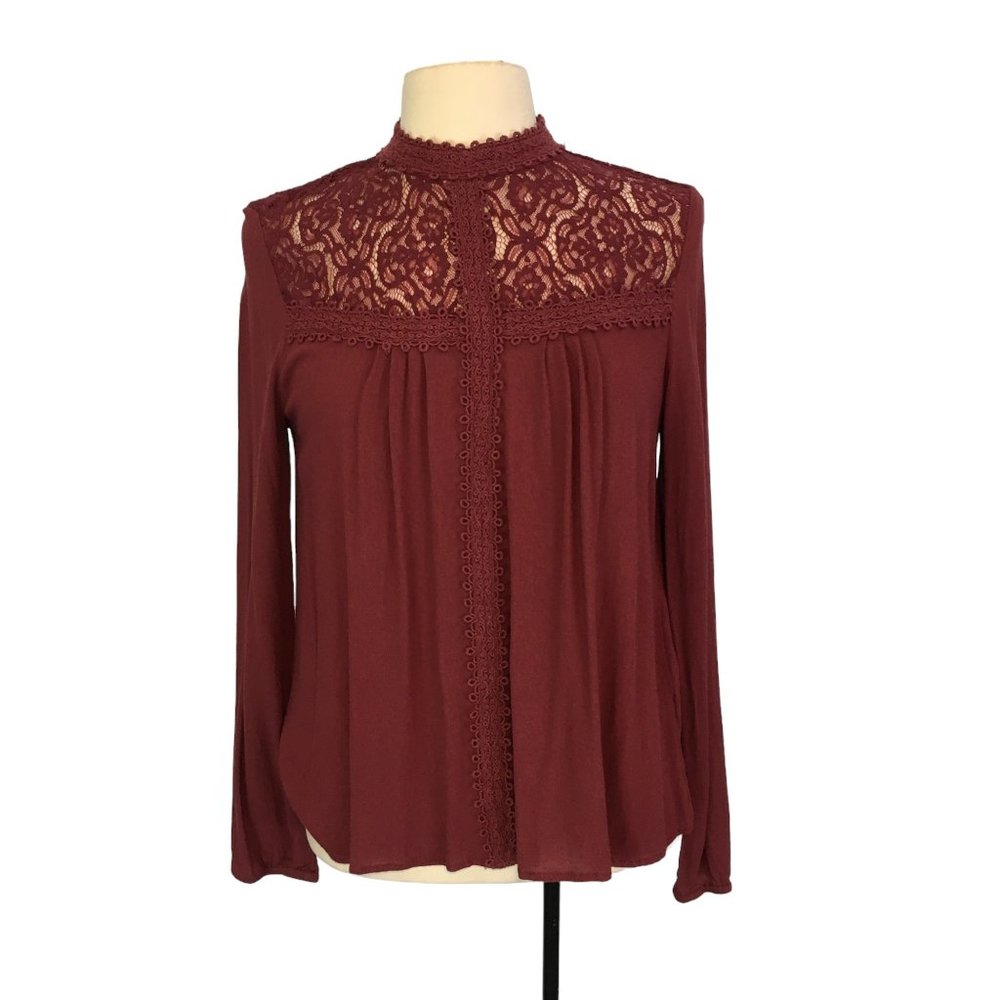 Coco + Jameson Womens Burgundy Mock Neck Lace Top, Blouse, sz M